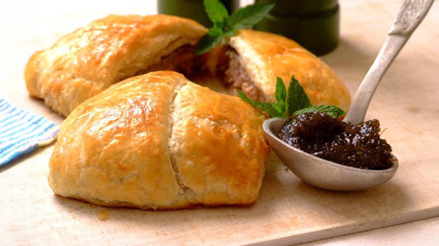 SPAR Juicy Lamb Burger Patties Encased in Flaky Puff Pastry