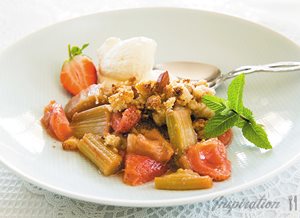 Rhubarb Strawberry Crumble